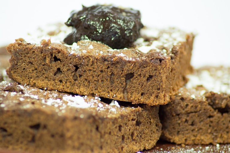 Healthy Homemade Brownie: Low-Calorie Dessert Delight (56 characters)