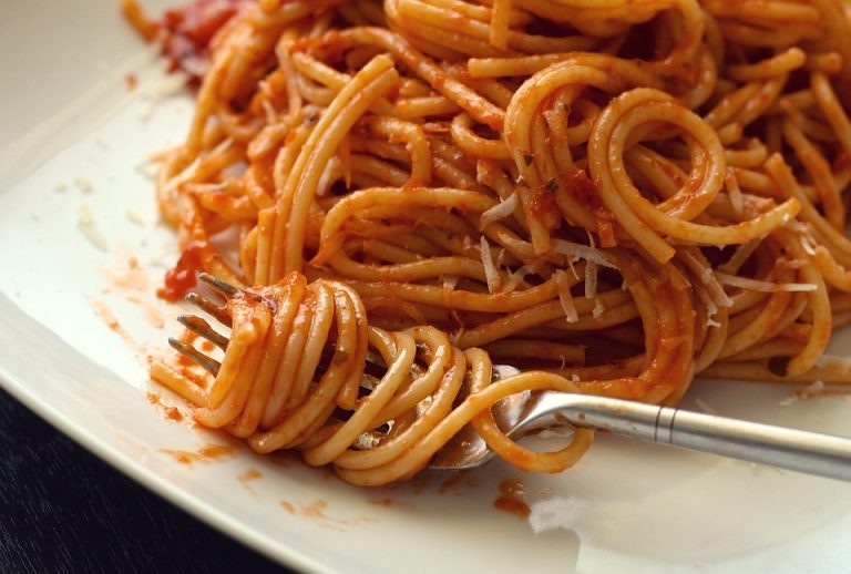 Fresh Tomato Spaghetti Sauce without Peeling