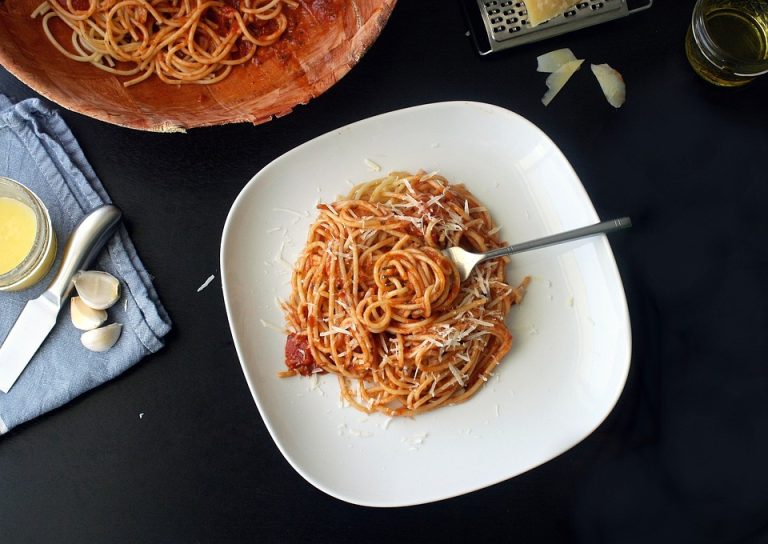 Fresh Tomato Spaghetti Sauce: No Peeling Required