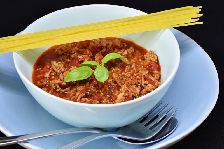 Homemade Spaghetti Sauce Using Garden Tomatoes