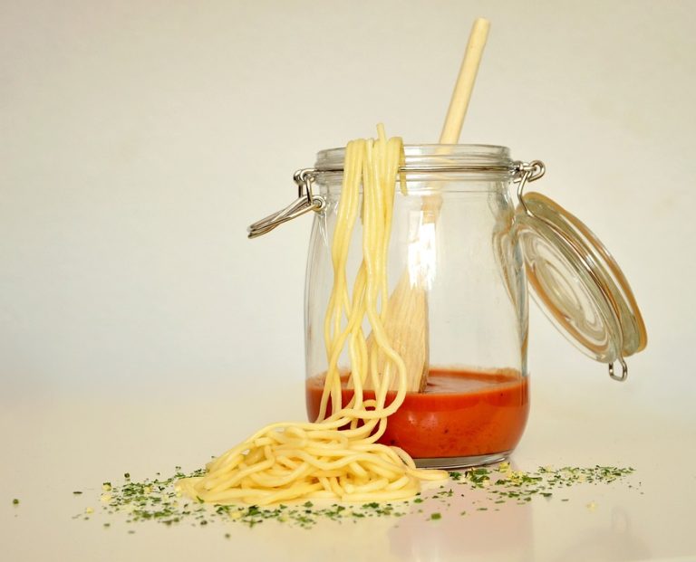 No-Peel Tomato Spaghetti Sauce: Fresh and Easy