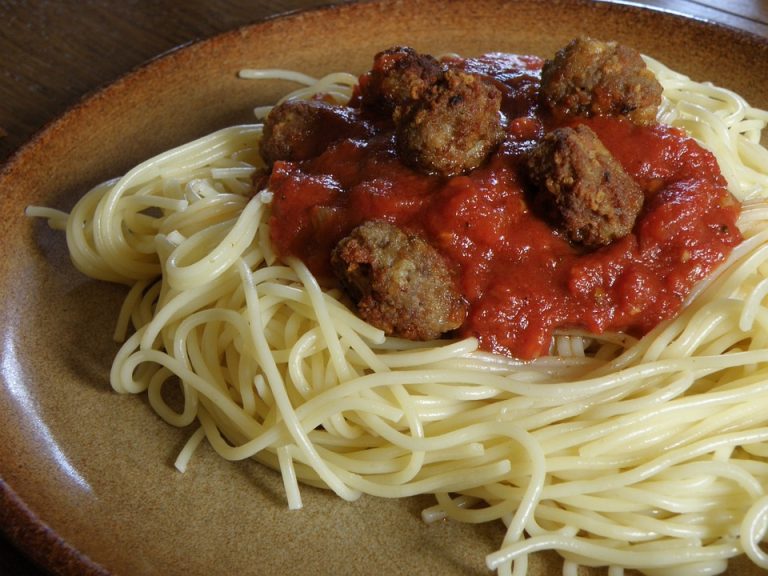 No-Peel Tomato Sauce Recipe for Spaghetti