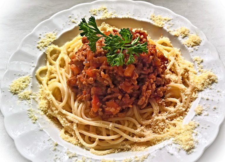 Quick Homemade Tomato Sauce for Spaghetti