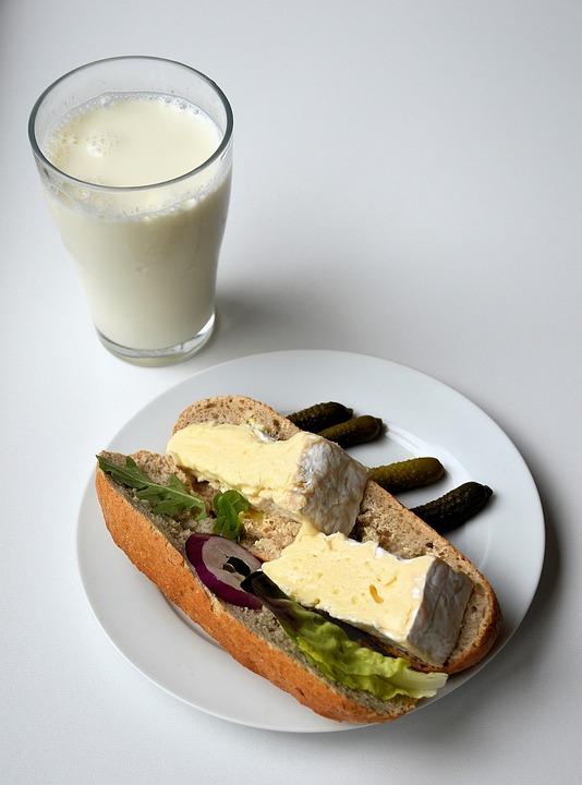 How to Make Easy Garlic Bread with White Bread at Home