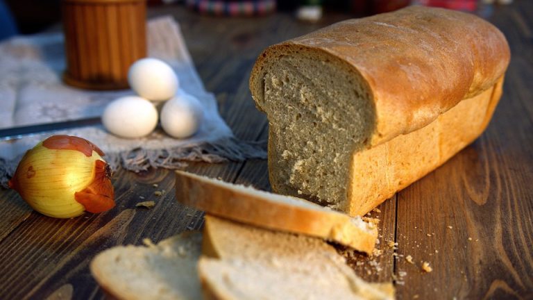 Simple Garlic Bread Recipe using White Bread Loaf