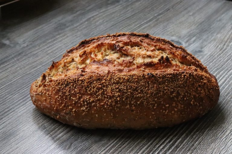 Quick and Tasty Garlic Bread with White Bread