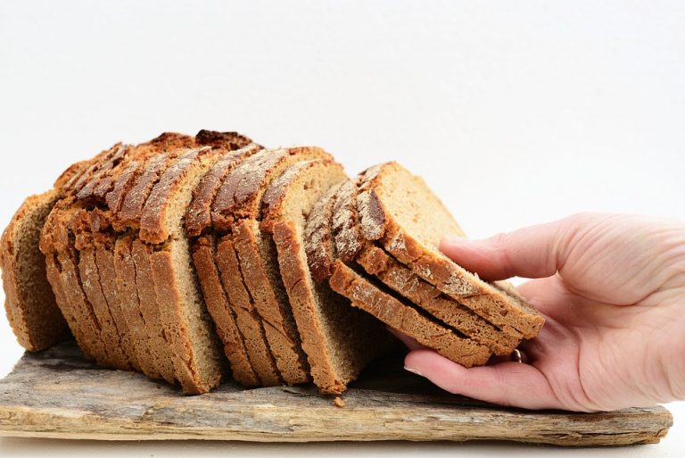 Easy and Delicious Homemade Garlic Bread Recipe