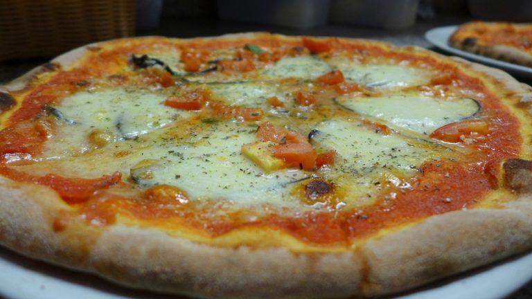 Craft the Perfect Pizza with Homemade Tomato Paste Sauce