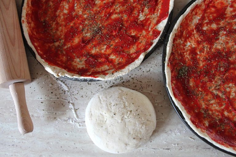 Make Your Own Canned Pizza Sauce at Home