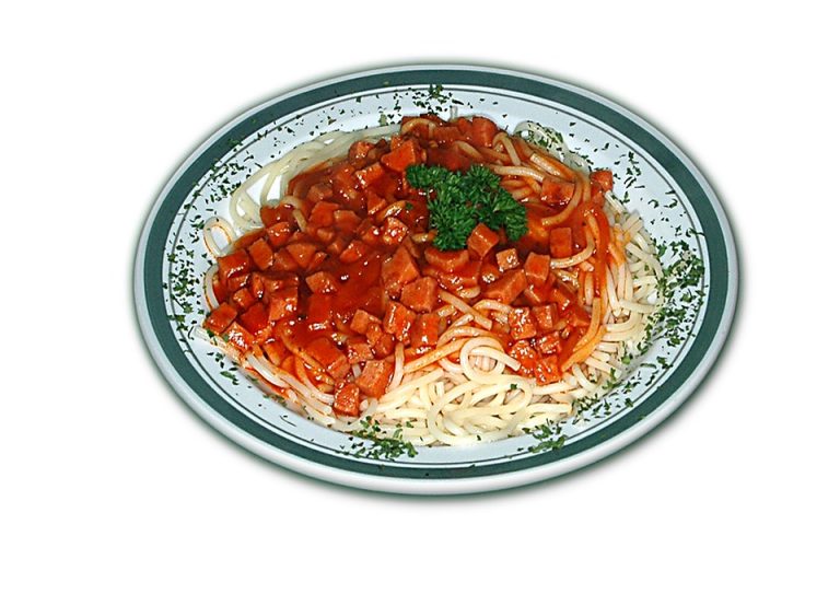 The Calories in Homemade Spaghetti and Meat Sauce