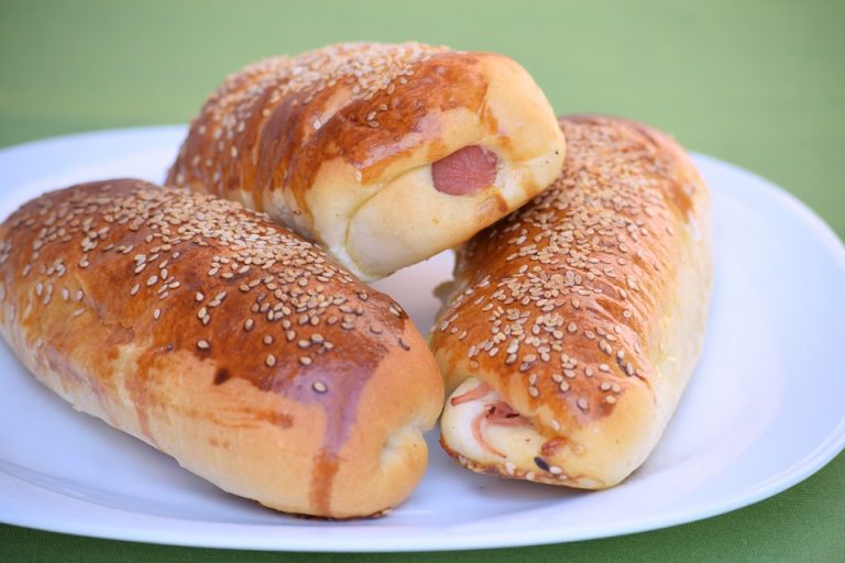 Garlic Bread with Sliced Bread: A Homemade Delight