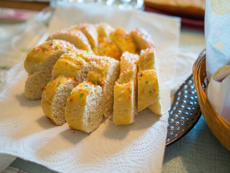 Delicious Garlic Bread Made with Sliced Bread at Home