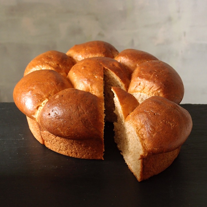 Garlicky Goodness: Easy Homemade Garlic Bread with Sliced Bread