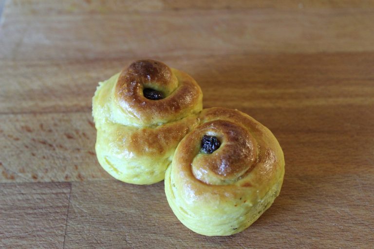 Delicious Garlic Bread Recipe with Basic Bread